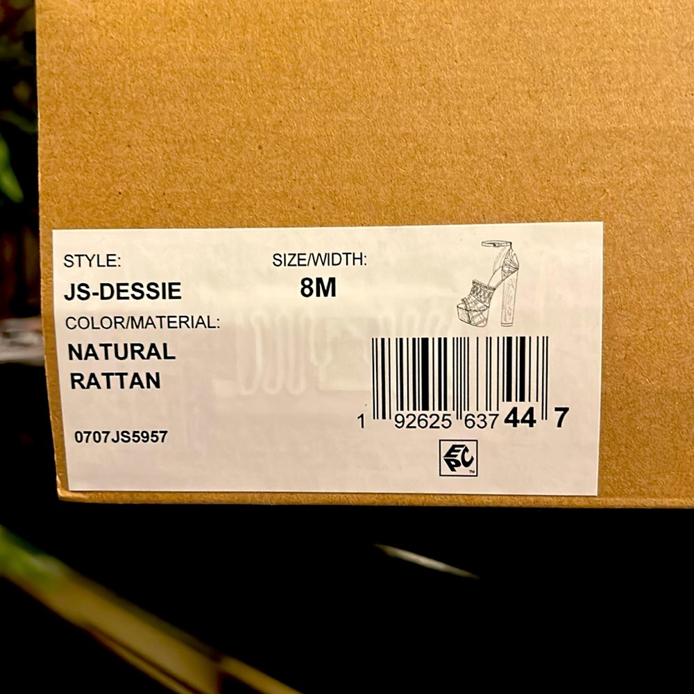 Jessica Simpson new in box neutral rattan platform heels